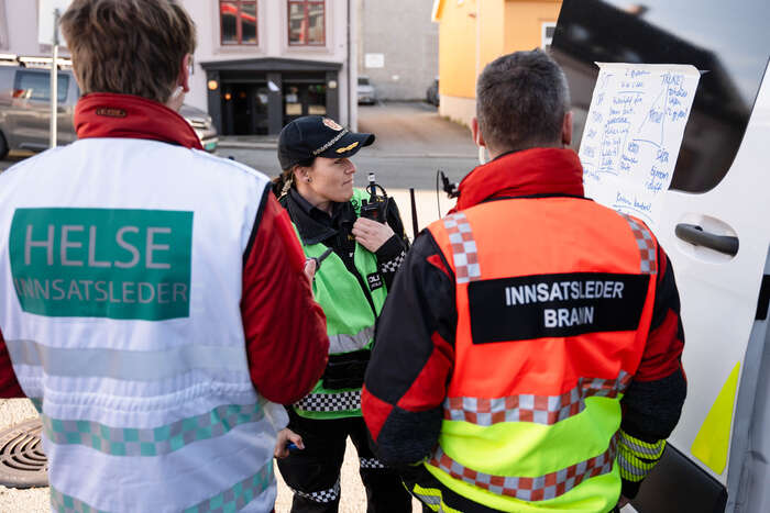 Innsatsledere fra politiet, helse og brannvesenet