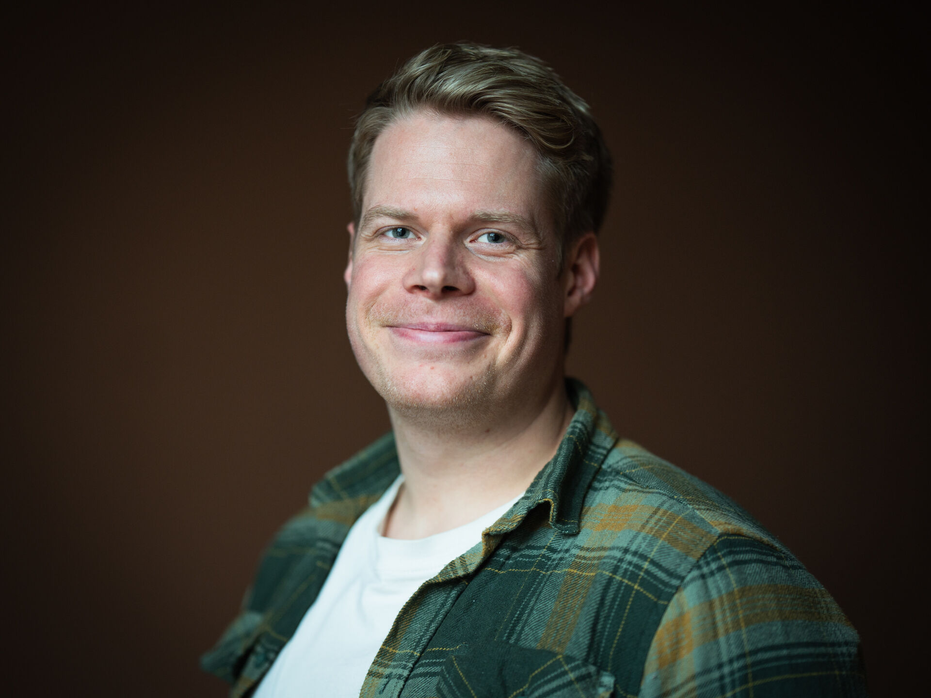 Henrik Ruud smiler til kamera 