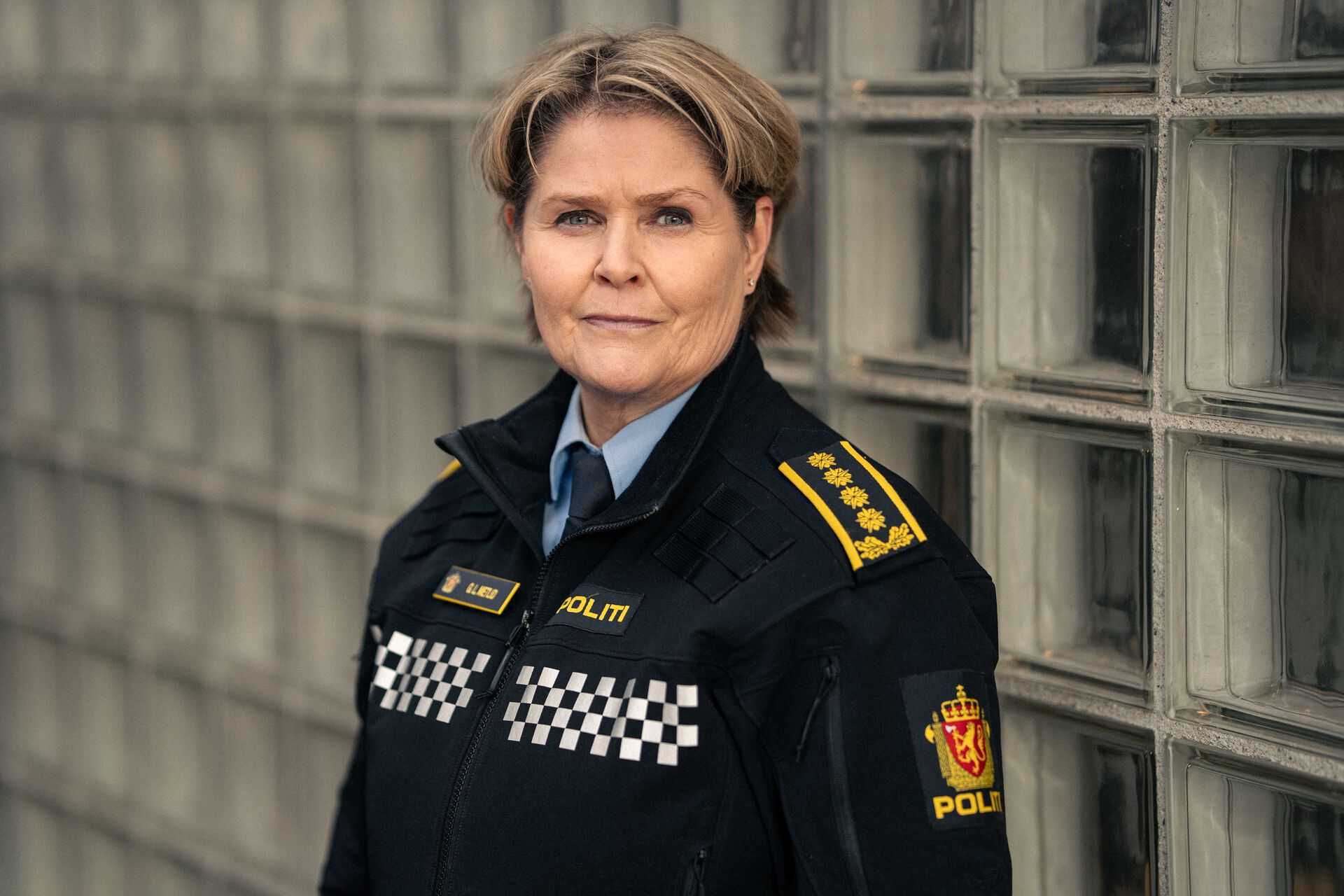 Bildet kan inneholde: uniform, politibetjent, rettshåndhevelse, offisiell, sikkerhet.